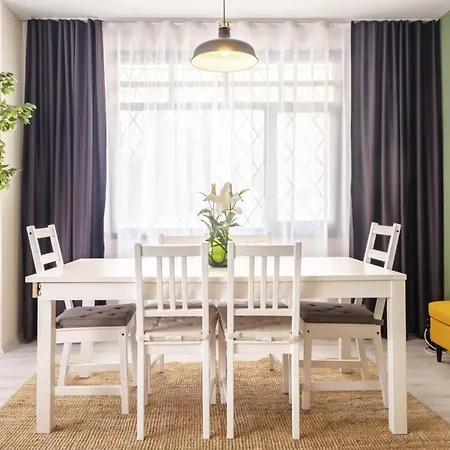 Exquisite Flat Near Bagdat Street شقة