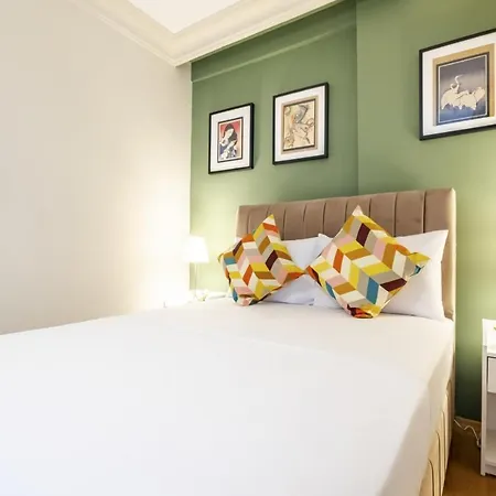 Exquisite Flat Near Bagdat Street