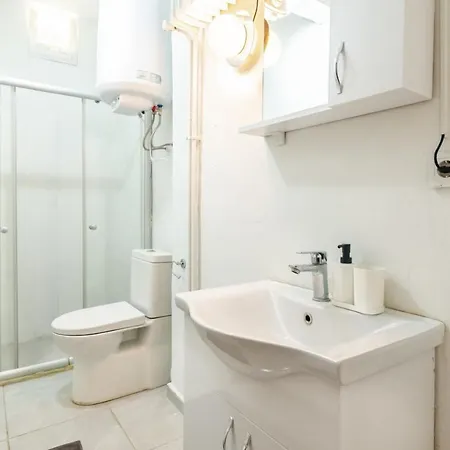 Exquisite Flat Near Bagdat Street *